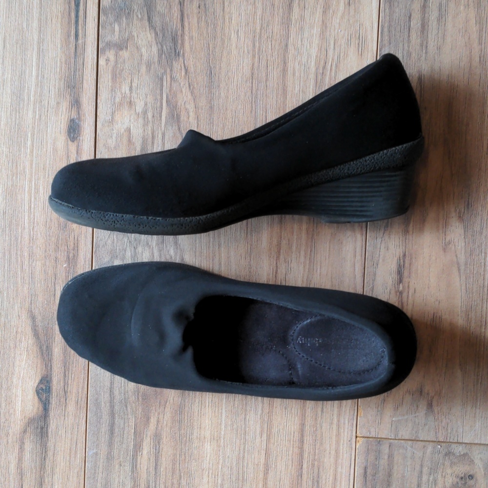 Sole sensibility black slip on wedge shoes